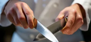 como afilar un cuchillo con otro cuchillo